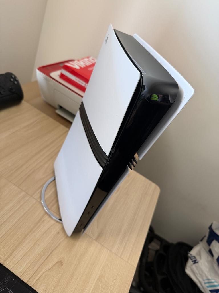 Playstation 5 pro + 2 manettes supplémentaires + chargeur, Enlèvement, Comme neuf, Contrôleur, PlayStation 5