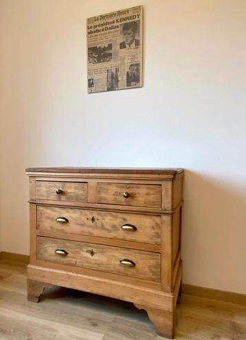Commode rénovée beschikbaar voor biedingen