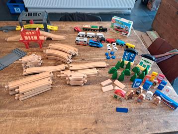 Houten treinspoor + veel accessoires beschikbaar voor biedingen