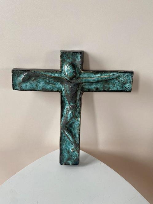 Vintage crucifix en céramique Rigo de style  Fat Lava, Collections, Religion, Comme neuf