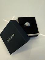 Missoma Serpent Textured Signet Ring, Handtassen en Accessoires, Ringen, Ophalen, Zo goed als nieuw, 17 tot 18, Dame