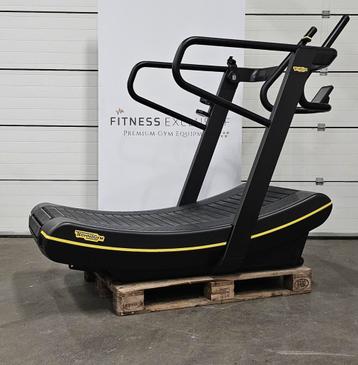 Technogym Skillmill Connect 2022 Curved loopband - DEMOMODEL beschikbaar voor biedingen