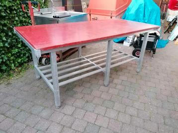 Slagers tafel met zwaar polyethyleen werkblad 200x100cm. beschikbaar voor biedingen