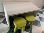 Ikea Stuva tafel/opbergkist + twee lime groene Mammut krukjs, Kinderen en Baby's, Kinderkamer | Tafels en Stoelen, Ophalen, Gebruikt