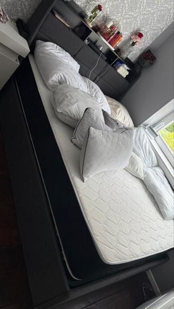 Urgent !!! Lit coffre 2 personnes avec leds intégrées beschikbaar voor biedingen