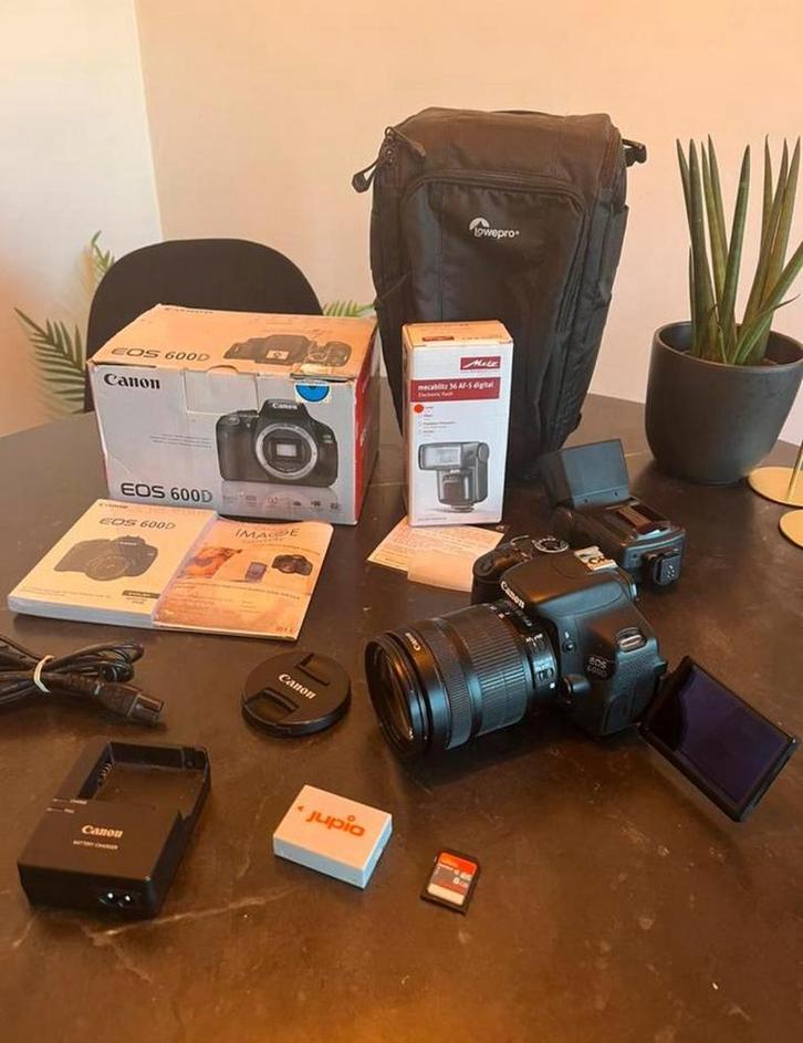 Canon 600D + 18-135mm lens + flitser, TV, Hi-fi & Vidéo, Appareils photo numériques, Comme neuf, Reflex miroir, Canon, Enlèvement ou Envoi