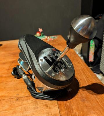 Thustmaster TH8A shifter voor PC, PS5, PS4 & Xbox beschikbaar voor biedingen