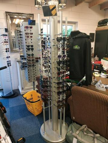 Partij luxe nieuwe zonnebrillen incl accessoires beschikbaar voor biedingen