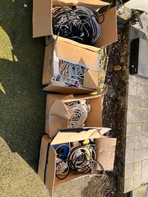1€/M - Lot verlengkabels - honderden stuks, duizenden meters, Doe-het-zelf en Bouw, Elektriciteit en Kabels, Gebruikt, Ophalen