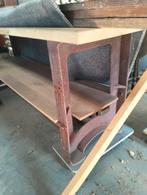 Eiken tafel op ijzeren onderstel, Huis en Inrichting, Tafels | Sidetables, Ophalen, Zo goed als nieuw