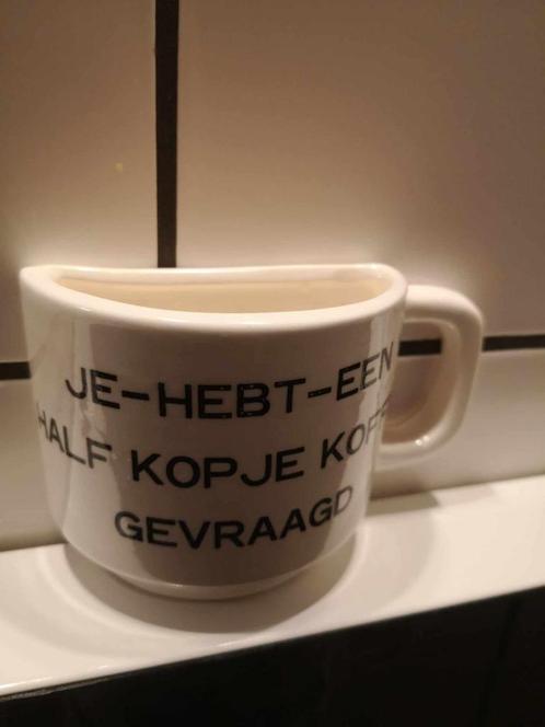 Echte halve tas voor half tasje koffie. Zeldzaam., Huis en Inrichting, Keuken | Servies, Nieuw, Kop(pen) en/of Schotel(s), Overige stijlen