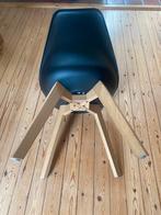 Comfortabele kuipstoel met zitvulling en eiken onderstel., Huis en Inrichting, Ophalen, Gebruikt, Zwart, Eén