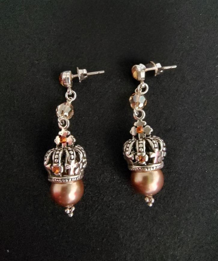 Dolce Luna Oorbellen – Champagne Parel & Swarovski, Handtassen en Accessoires, Oorbellen, Nieuw, Hangers, Zilver, Beige, Met strass