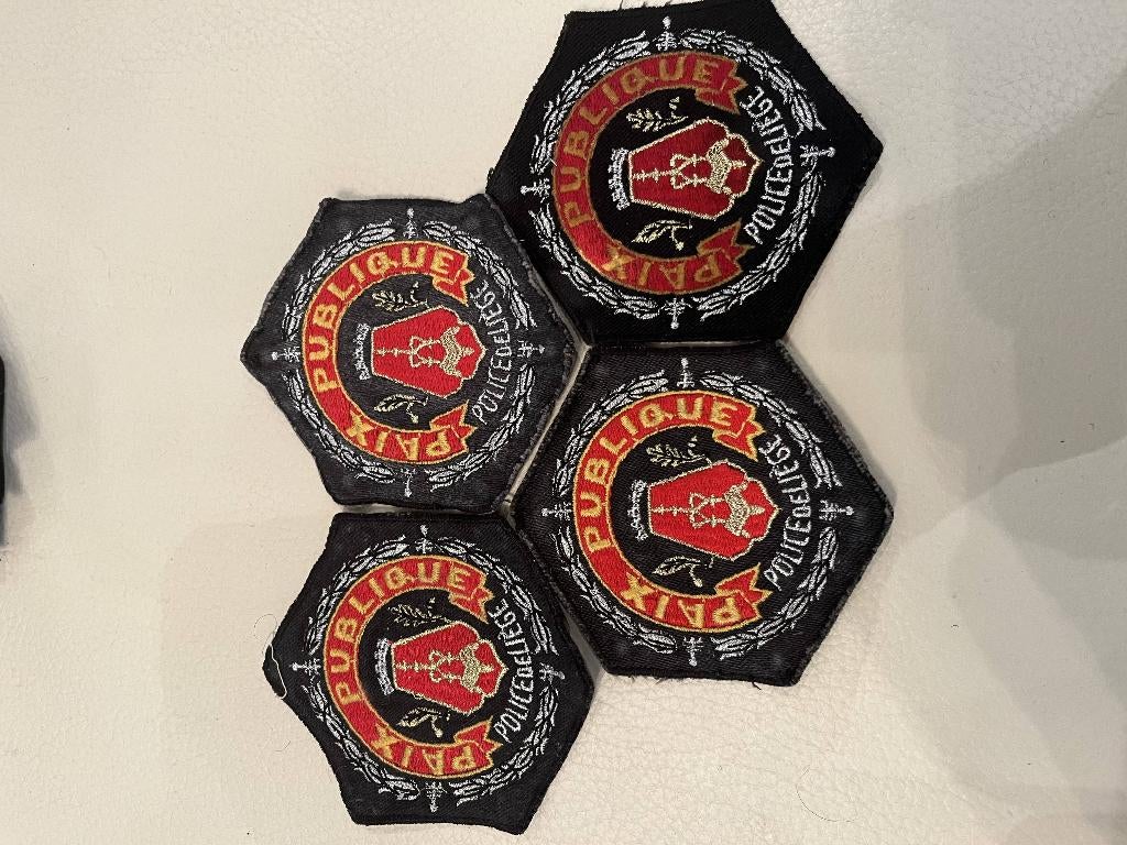 4 Badges police de Liège, Collections, Broches, Pins & Badges, Enlèvement ou Envoi, Comme neuf