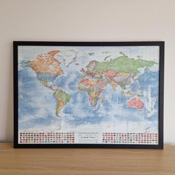 Carte du monde vendue dans cadre fait sur mesure