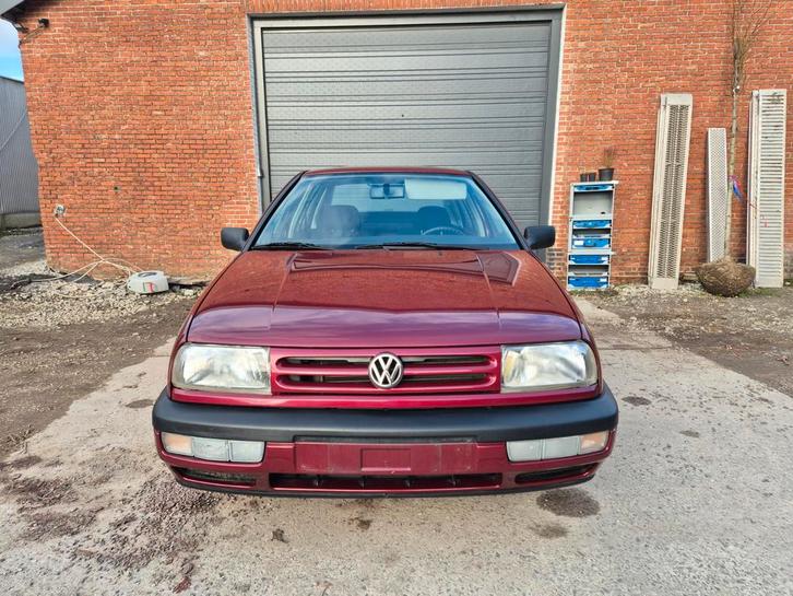 Vw vento 1995 1.8 benzine 50 dkm, Auto's, Volkswagen, Particulier, Vento, Benzine, Handgeschakeld, Rood, Zwart, Stof, Voorwielaandrijving