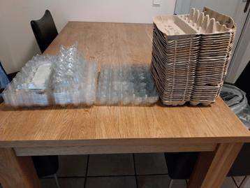 Eierdozen  gratis af te halen  beschikbaar voor biedingen