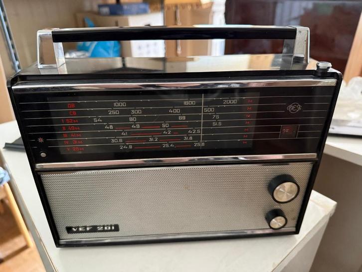 Vintage VEF 201 Transistorradio, Antiek en Kunst, Antiek | Tv's en Audio, Ophalen of Verzenden