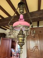 Lustre en cuivre et verre rose, Enlèvement