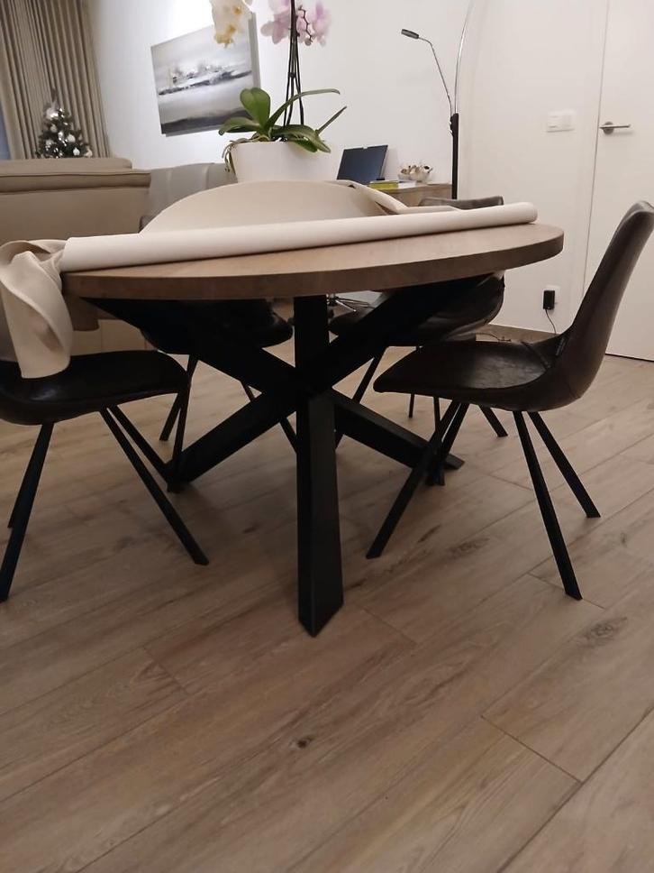 table ronde en chêne massif, Antiquités & Art, Antiquités | Meubles | Tables, Enlèvement