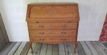 secretaire beschikbaar voor biedingen