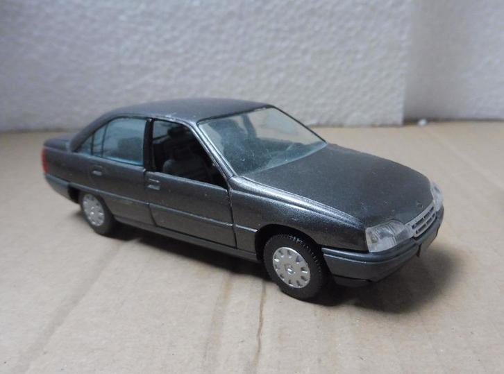 1:43 Gama 1130 Opel Omega grijs (los model), Hobby en Vrije tijd, Modelauto's | 1:43, Gebruikt, Auto, Gama, Ophalen of Verzenden