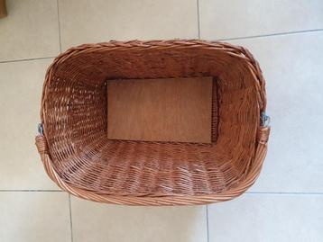 Rotan fietsmand beschikbaar voor biedingen