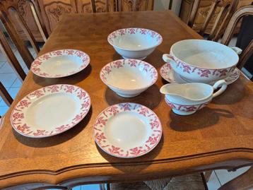 Compleet Oud servies  beschikbaar voor biedingen