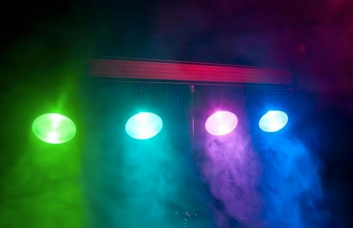 2 x Ledpar fourbar - Dotz eliminator Tpar verlichtingsset, Musique & Instruments, Lumières & Lasers, Comme neuf, Lumières, Commande sonore