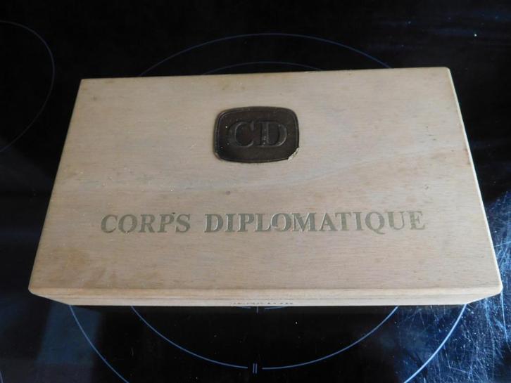 Houten sigarenkistje (leeg) Senator Diplomatiek Korps, Verzamelen, Rookartikelen, Aanstekers en Luciferdoosjes, Gebruikt, Luciferdoosjes of -merken
