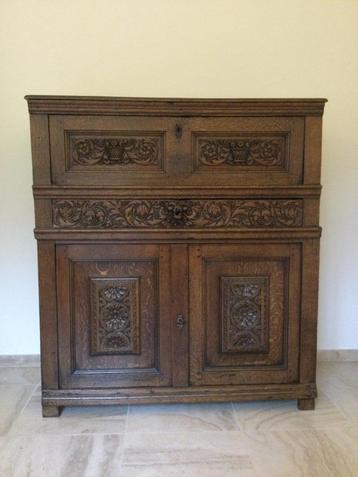 Antieke 17de eeuwse Eiken Vlaamse Bahut. - Dressoir beschikbaar voor biedingen