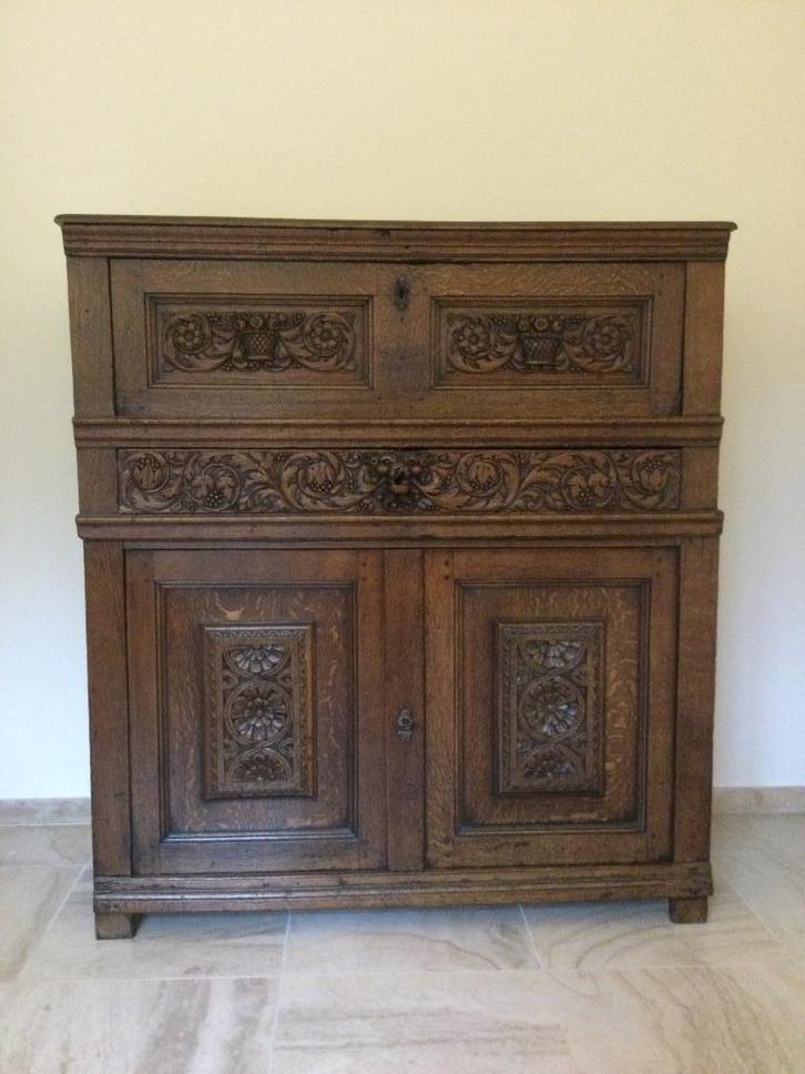 Antieke 17de eeuwse Eiken Vlaamse Bahut. - Dressoir, Antiek en Kunst, Antiek | Meubels | Kasten, Ophalen