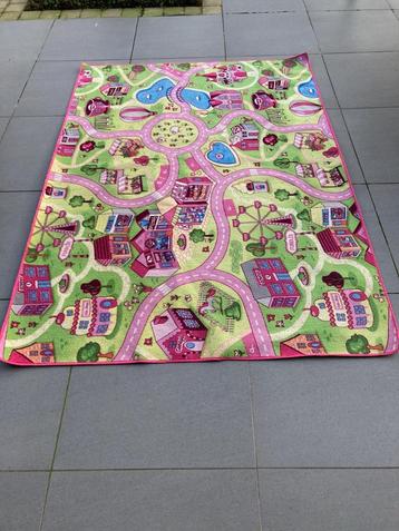 Heel mooi speeltapijt 140 X 200. Zeer goede staat  beschikbaar voor biedingen