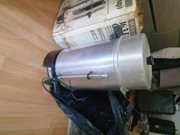 Vend cafetière 100 tasses encore fonctionnelle nickel  beschikbaar voor biedingen