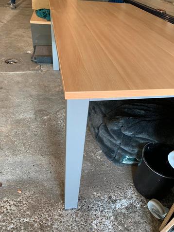Professionele burotafel zware uitvoering beschikbaar voor biedingen