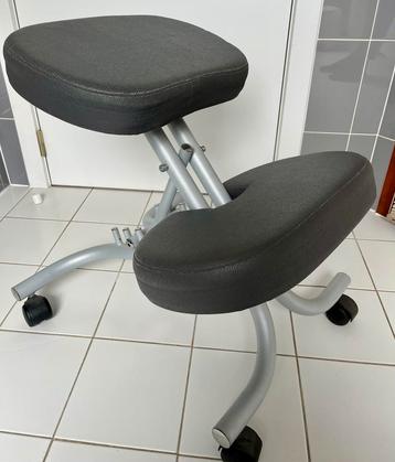 Ergonomische knie bureaustoel beschikbaar voor biedingen