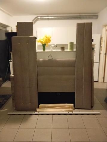 bedframe  in zeer goede staat 1,60 op 2,00m beschikbaar voor biedingen