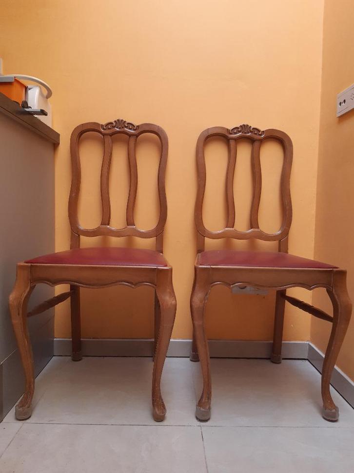 GRATIS dringend op te halen: oude houten (keuken)stoelen, Huis en Inrichting, Stoelen, Gebruikt, Kunststof, Ophalen