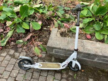 Oxelo-tienerscooter om uw reizen gemakkelijker te maken beschikbaar voor biedingen