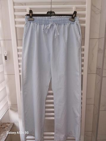 Pantalon large taille M-L  nouveau pour 15 € beschikbaar voor biedingen