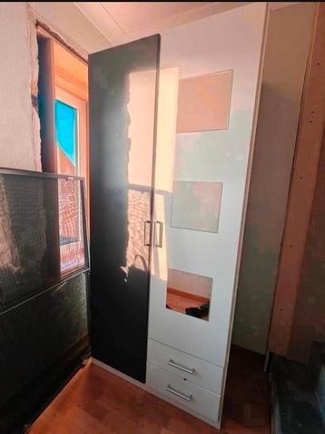 Gratis kleerkast 190 cm hoog beschikbaar voor biedingen