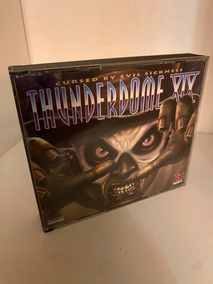 Thunderdome XIX (Cursed By Evil Sickness), Cd's en Dvd's, Cd's | Dance en House, Gebruikt, Boxset, Verzenden