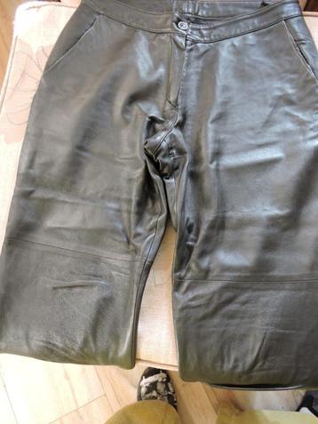 Pantalon en cuir noir femme beschikbaar voor biedingen