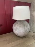Grande lampe décoration en béton, Maison & Meubles, Lampes | Lampes de table, Neuf