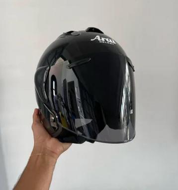 Arai gloednieuw met headset beschikbaar voor biedingen