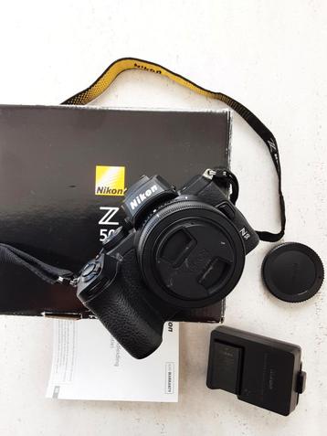 Nikon Z50 + 16-50 mm F3,5-6,3 Z DX VR 18 256 clips, comme ne, Enlèvement ou Envoi, Comme neuf, Compact, Nikon