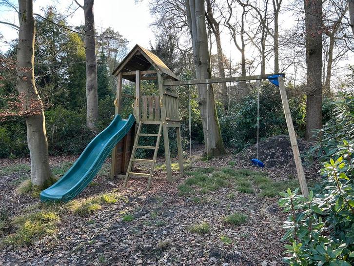 Speelhuisje schommel glijbaan blue Rabbit, Kinderen en Baby's, Speelgoed | Buiten | Speelhuisjes, Gebruikt, Hout, Ophalen