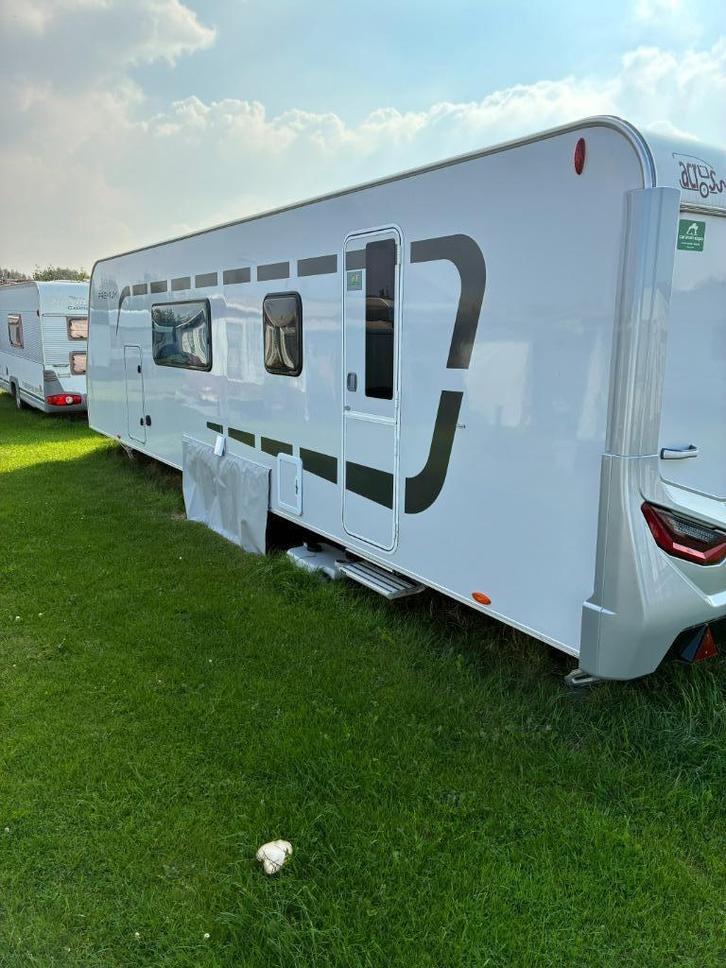 Caravan te huur kan ook per jaar of kopen, Caravans en Kamperen, Caravans, Particulier, tot en met 6, 1250 - 1500 kg, Standaardzit