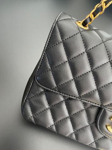 Zwart echt leren tas met goud beschikbaar voor biedingen