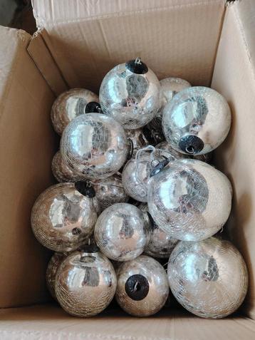 Boules de Noël couleur argent verre striée, Divers, Noël, Enlèvement, Comme neuf